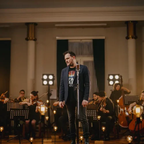 Ismael Serrano inicia su gira por Latinoamérica y regresará a España con su concierto sinfónico en Murcia